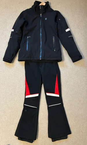 8848 - Skidset 8848 Jr Annbelle strl 150. Nyskick.