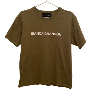 Bianca Chandôn Tshirt - Riktigt fet BC tisha i Storlek M, asfet färg och bra passform.
