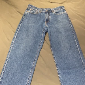 Levis stay loose - Jättefina blå Levis i jättebra condition.  Nypris 1019kr Storlek W32 L32