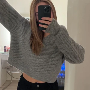 Stickad tröja💕 - Jätte jätte snygg croppad ish tröja ifrån Gina Tricot😍🫶🏼 