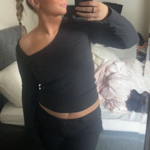 Zara topp  - Super fin tröja från zara, inte använd mer än tre gånger. 