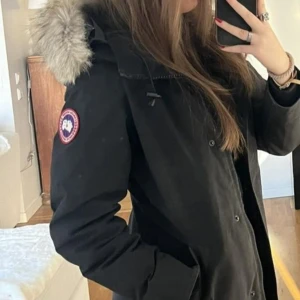 Canada goose parka dam - Inga skador överhuvdtaget Nytt skick Storlek S  Avhämtning i ängelhol föredras  Frakt går att lösa