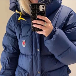 Fjällräven jacka  - BYTES Nån bytta fjällräven xxs till en i wommen xs?❤️ Eller köpa dem 