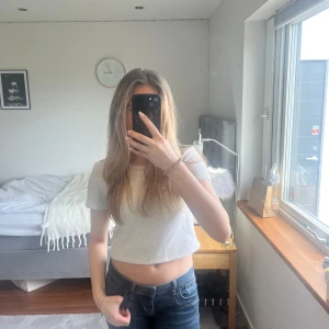 Beige t-shirt - Beige t-shirt från zara, inga defekter💗Storlek S men liten i storlek