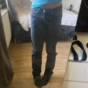 Svarta jeans  - Jätte fina svarta jeans som inte kommer till användning, skriv för flera bilder ❤️