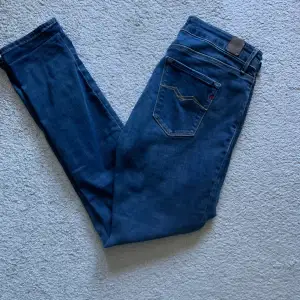 Ett par fetta Replay jeans med hyperflex. Svin sköna bra passform. 30/30. Säljer för det var inte min storlek.
