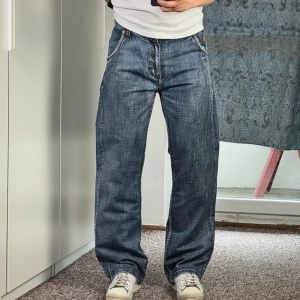 G&N Vintage Jeans - Väldigt bra skick -Mått: 45cm x 110cm -Lårbredd: 32cm -inga hål