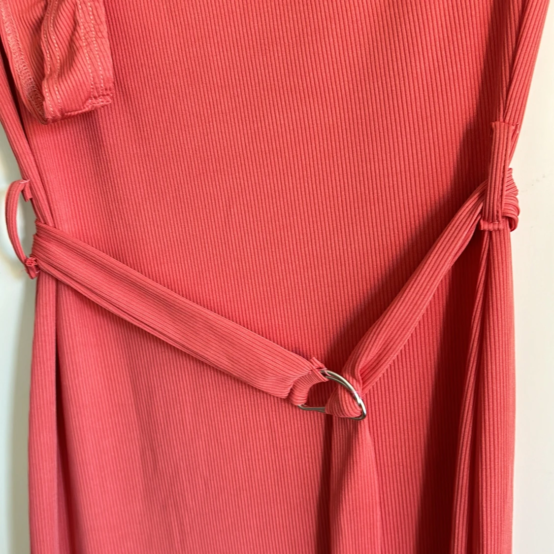 Bohoo maxi klänning one shoulder  - 90