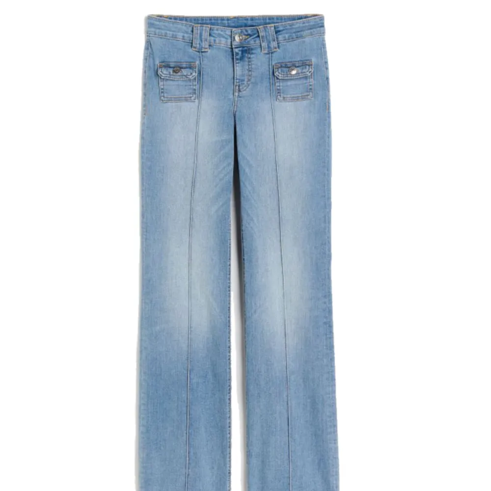 Jättesnygga jeans från hm i storlek 34. De är i samma modell som de gröna fast i färgen blå. Köparen står för frakten❤️ . Jeans & Byxor.