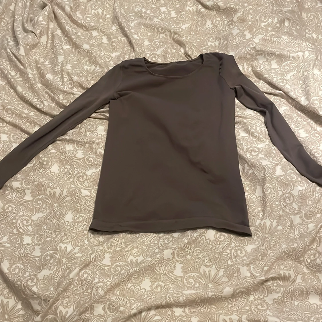 Tajt olivgrön tröja