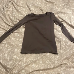 Tajt olivgrön tröja - Jätte fin tröja fån Zara