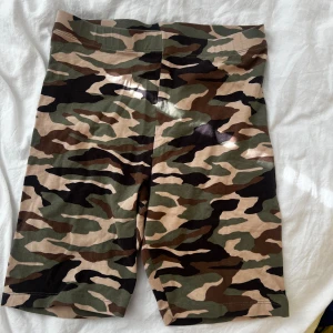 Militärmönstrade cykelshorts - Storlek s, aldrig använda. 🥰