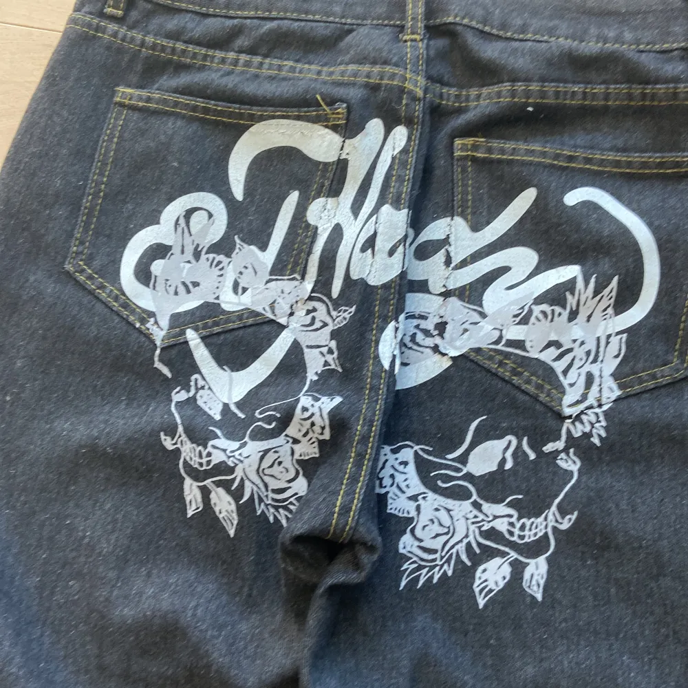 Säljer dessa ed Hardy byxor, pris kan alltid diskuteras!!!. Jeans & Byxor.