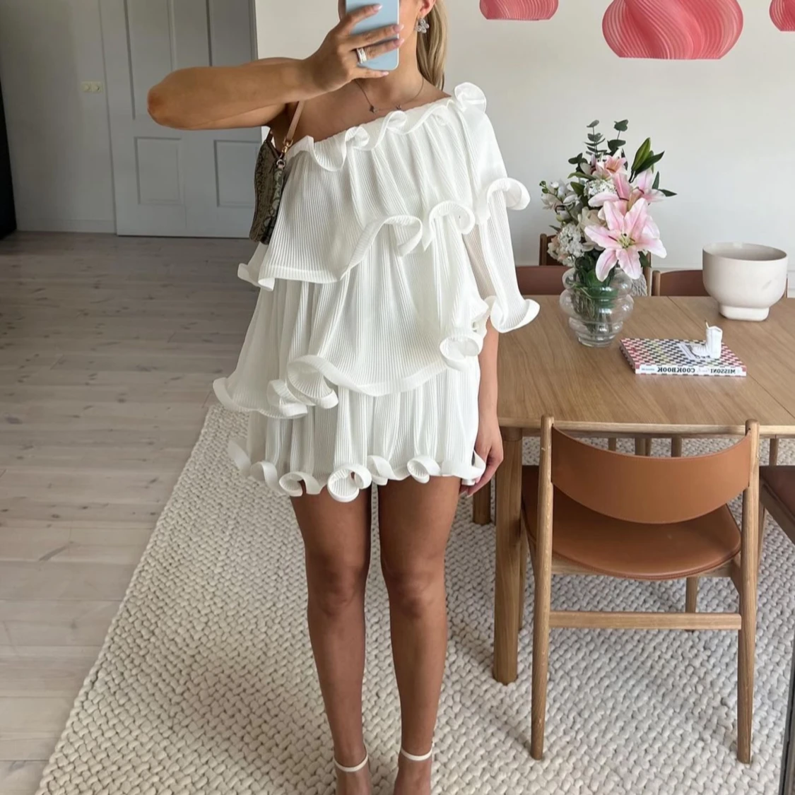 Vit volangklänning NA KD X Lojsan Wallin - 90