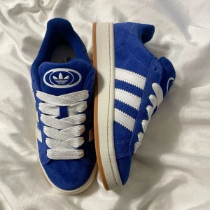 Campus 00s blå  - Campus blå i storlek 40🪽använda fåtal gånger!