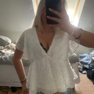 Blus - Säljer denna fina blus från SHEIN då den inte är min stil!💕