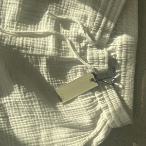 Helt nya linnebyxor från Zink - Köpte dem förra året men har inte kommit till någon användning. Dem har lappen kvar och är helt oanvända.🩷 Köpte för 499 säljer för 299 eftersom dem är nya!😌🫶🏼