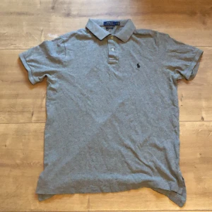 Ralph lauren  - En väldigt fett Ralph lauren piké tröja som nästan aldrig är använd⚡️⚡️ skick 10/10⚡️⚡️ skön 8/10