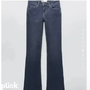 Fina jeans från zara som är lågmidjade och i nyskick❤️skriv för fler bilder