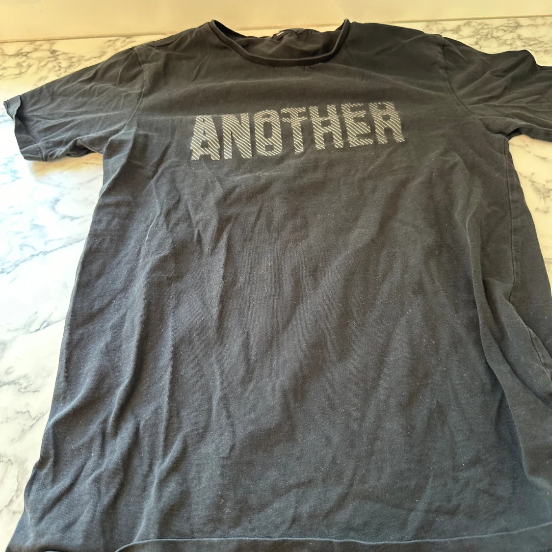 Svart tröja med tryck