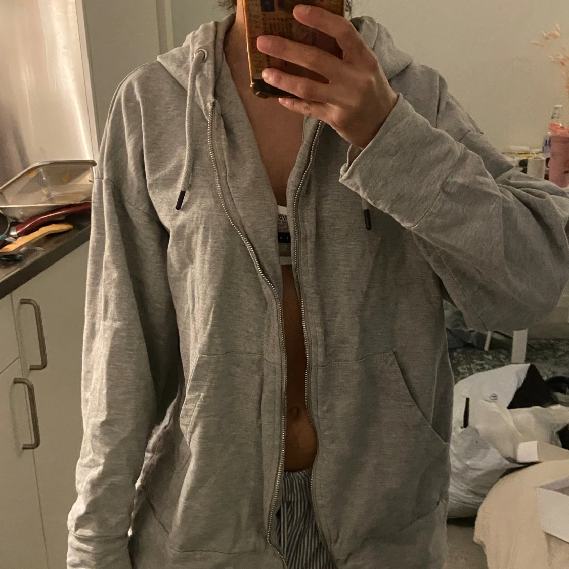 Grå hoodie med dragkedja  - 90