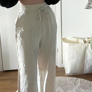 LINEN BYXOR - Helt nya med lappar kvar, lite lite korta för min smak är 170.   Linenblend, äkta linen 30%