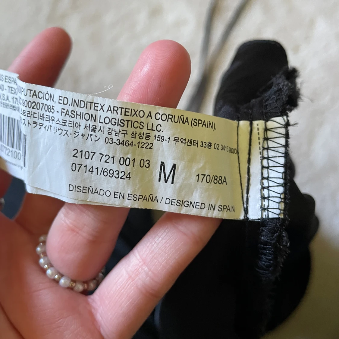 Svart festtopp i silke  - 91