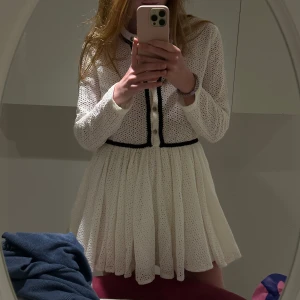 Maje klänning  - Säljer min superfina majeklännkng som tyvärr inte kommer till användning längre ❤️❤️ storlek S/M. Skriv privat för fler bilder ☺️ klänningen är i superfint skick och har inga defekter 