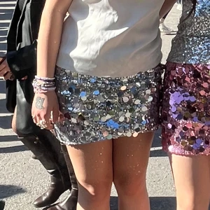 Glittrig kjol - Världens finaste paljettkjol, storlek M❤️ använd en gång 