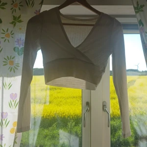 Magtröja - Super söt magtröja som passar perfekt till både sommar kvällar och vinter dagar 