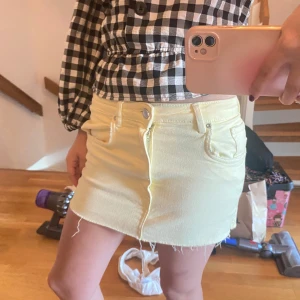 Gul jeanskjol - Jätte snygg gul jeans kjol