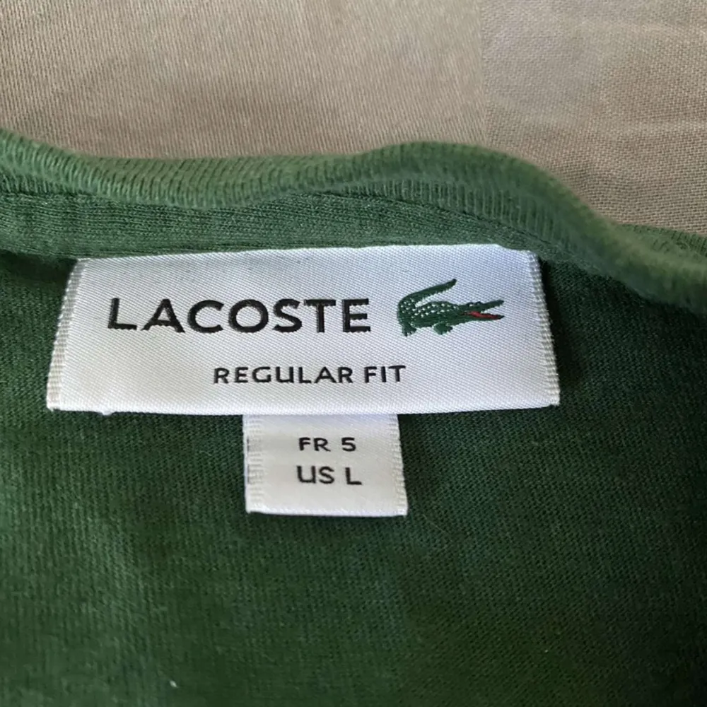 Snygg Lacoste T-shirt . T-shirts.