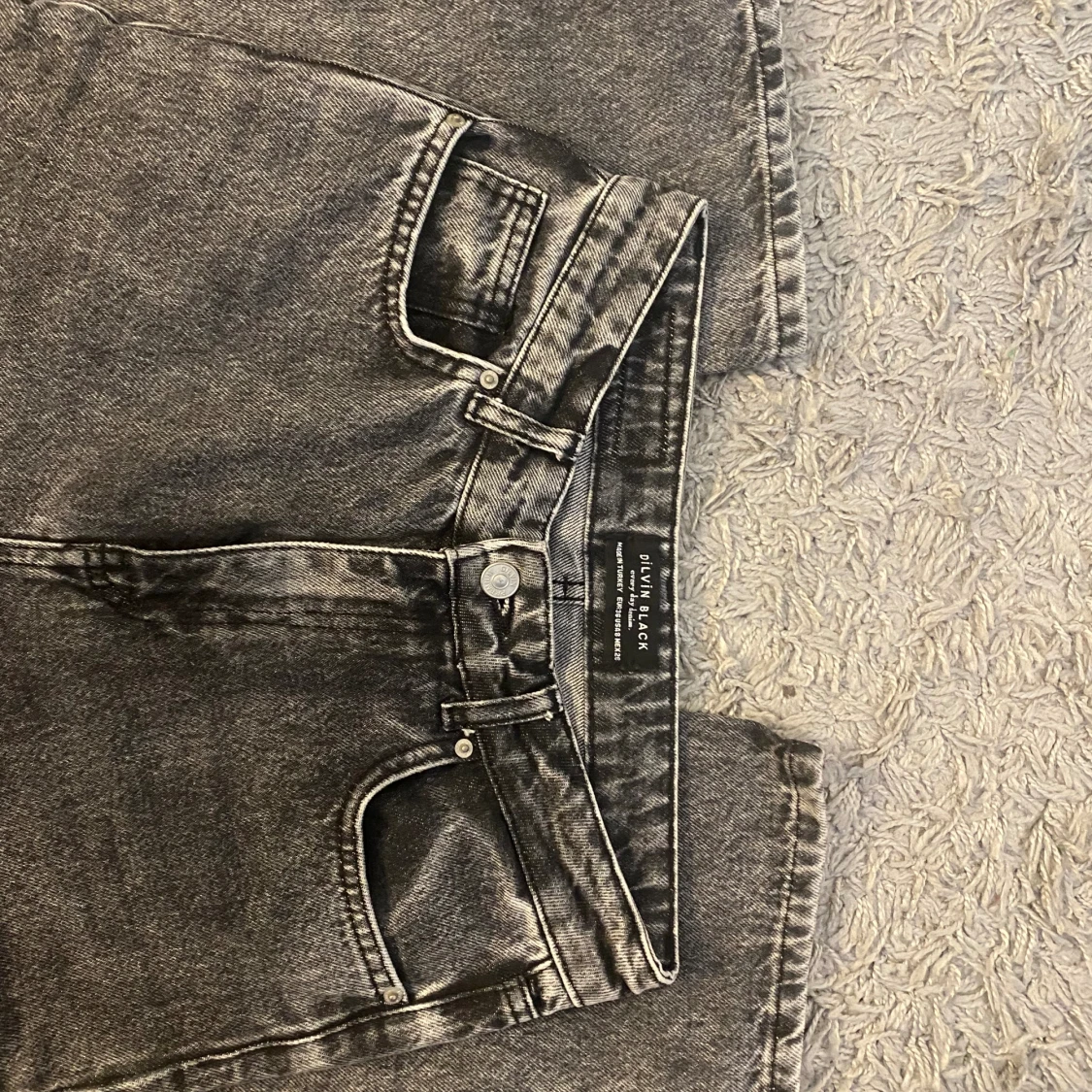 Gråsvarta jeans