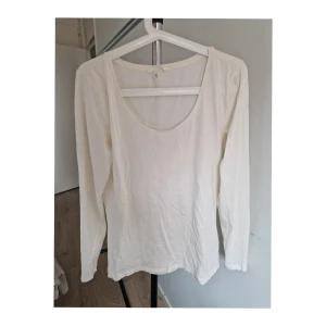 Skön tunn långärmad tröja - Fint skick ser inget att anmärka 
