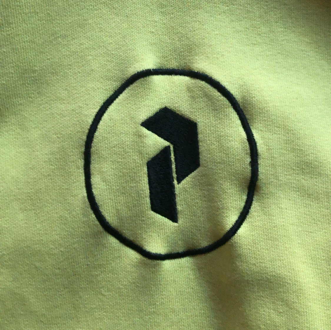 Gul hoodie från Peak Performance - 92