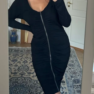 Klänning cubus  - Klänning från Cubus i storlek L men är som M. Stretchigt material! 