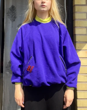 Tröja Sweatshirt - Skate tröja från Nordica med fickor fram. Super snygg och skön tröja. 