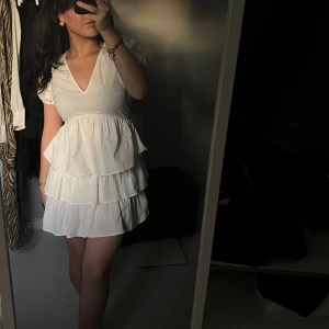 Klänning  - Tveka inte vid frågor! Säljes på grund av flytt och rensning 🌸