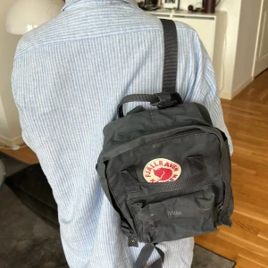 Mini fjällräven väska - Mini fjällräven kånken! Använd men väl omhändertagen.