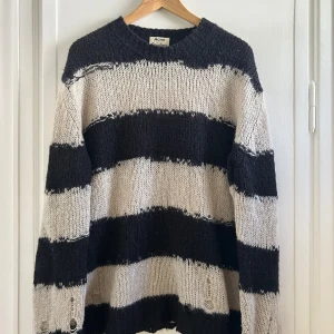 Acne studios distressed sweater - Sweater I storlek L (oversized) Försiktigt använd och i bra skick