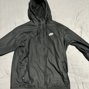 Nike jacka - Storlek S