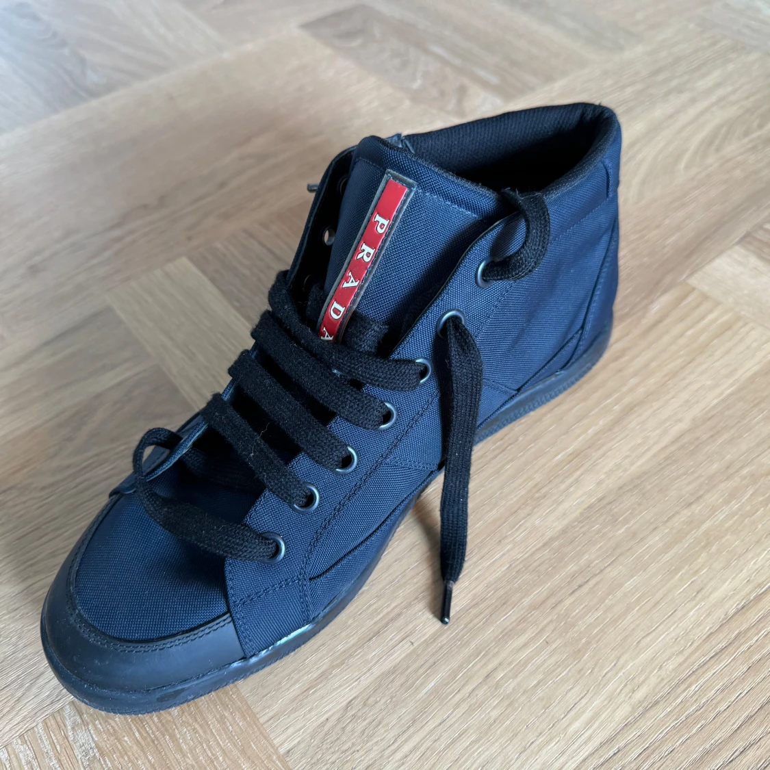 Oanvända Prada sneakers EU43/8,5