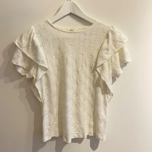 Jättegullig blus - Så söt blus från Lindex (Holly & whyte) helt oanvänd🥰ljusbeige nästan vit