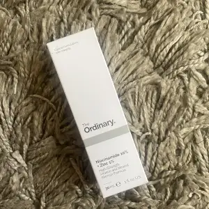 The ordinary niaciamide 10% + 1%. Helt ny