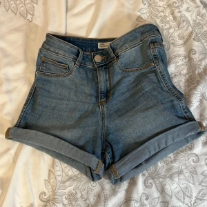 Ljusblå shorts 🩵 - Ett par jättesköna och stretchiga ljusblå high waisted shorts i storlek XS