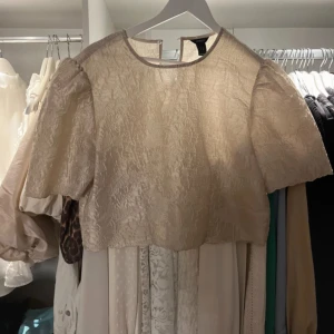 Gullig topp - Från Lindex storlek M