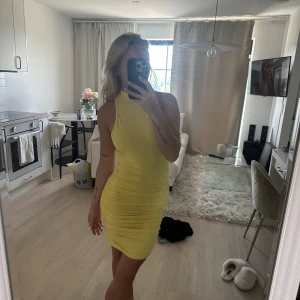 Klänning  - Klänning från shein. Aldrig använd. Väldigt snygg till sommaren 💛