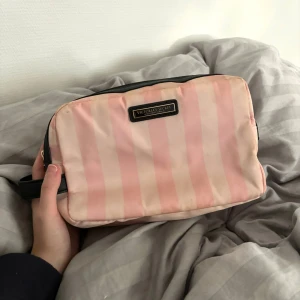 Victoria secret necessär  - VS necessär, använt skick. 