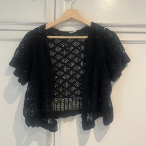 Kofta - Svart super söt stickad kofta🌸🌸