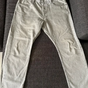 G-star raw jenas grå - Storlek:32/30 Nyskick säljer då dom ej passade 